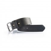 Curea din piele neagra cu catarama metalica
